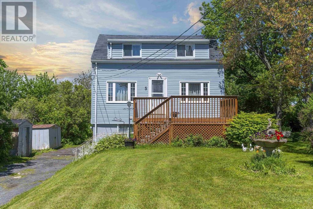 5 Fairview Avenue, Halifax