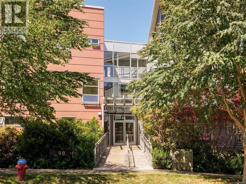 104 90 Regatta Landing, Victoria