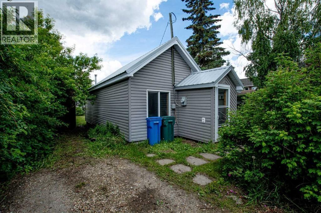 206 7th Street, Beaverlodge
