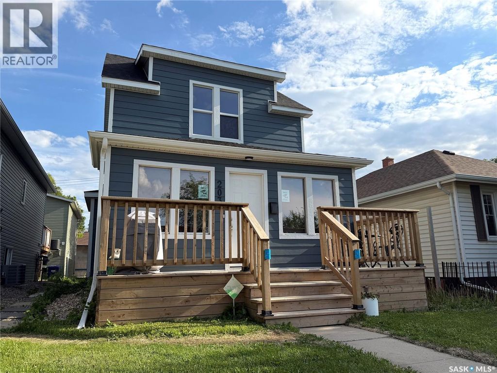 203 8th Street W, Saskatoon