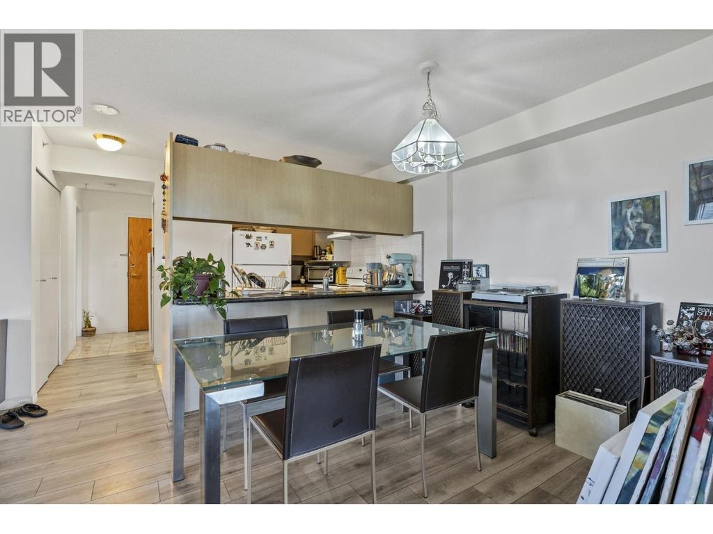 910 6611 Cooney Road, Richmond
