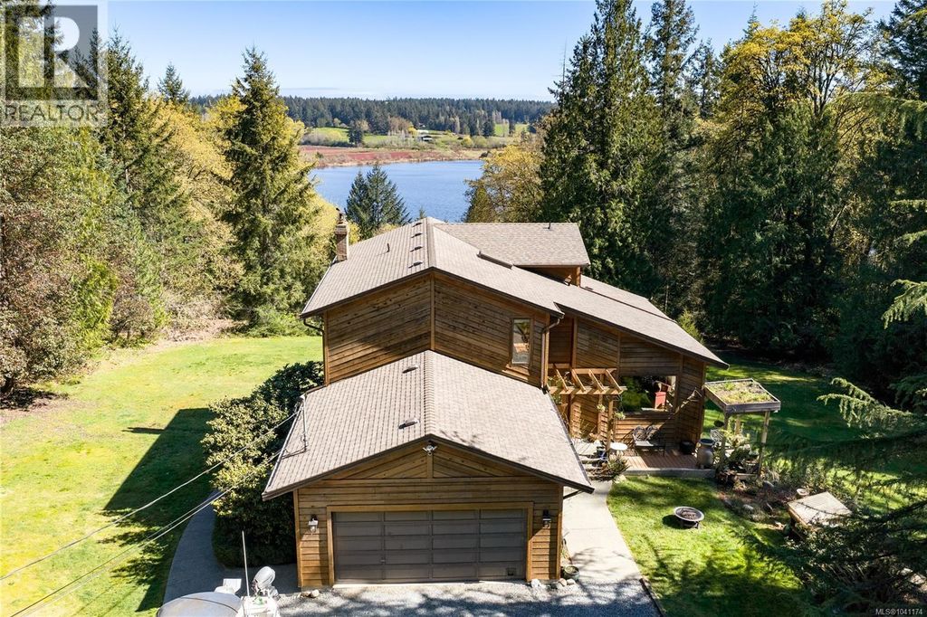 13361 Prospect Dr, Ladysmith