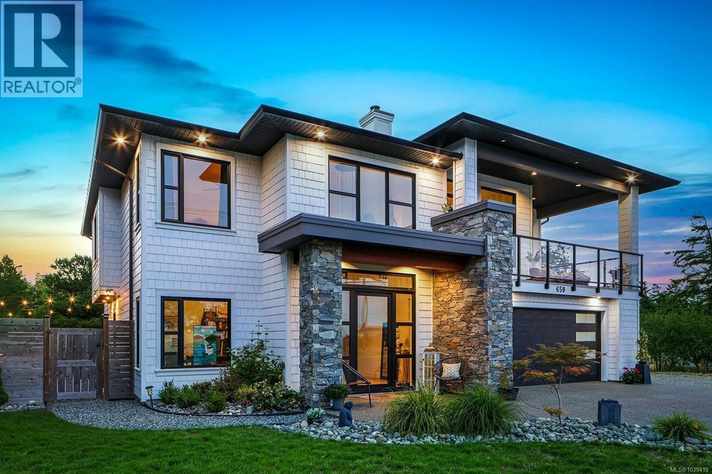650 Lazo Rd, Comox
