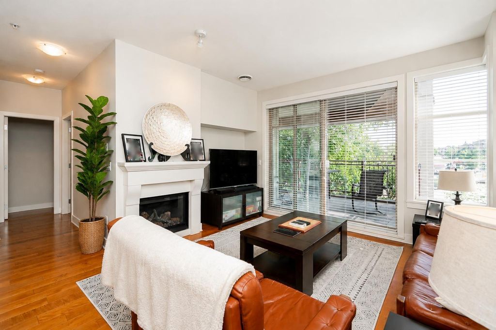 204 16469 64 Avenue, Surrey