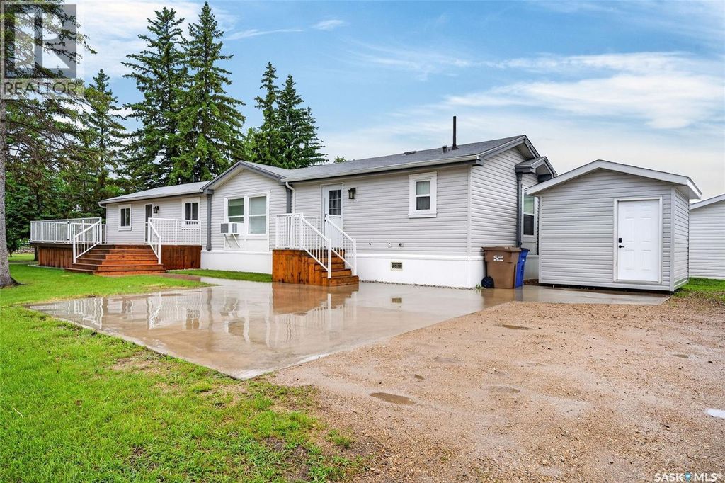 119 Railway Avenue, Kinistino