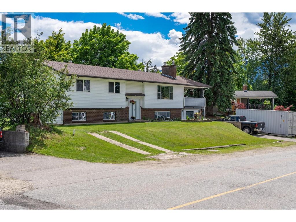 162 Pearkes Drive, Revelstoke