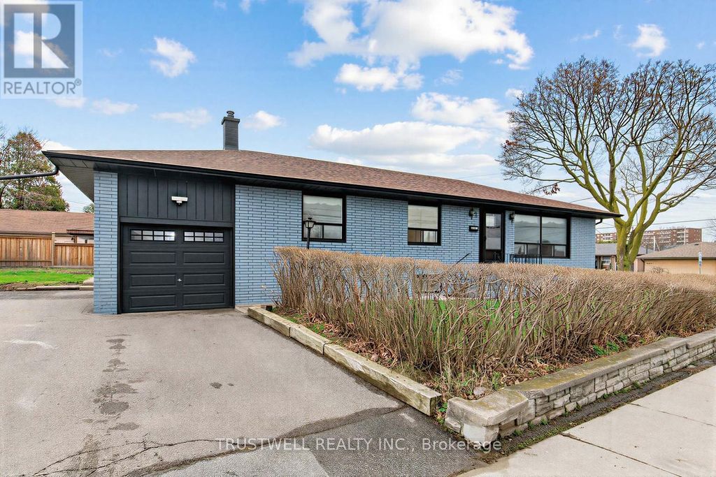 2 Del Ria Drive, Toronto (maple Leaf)