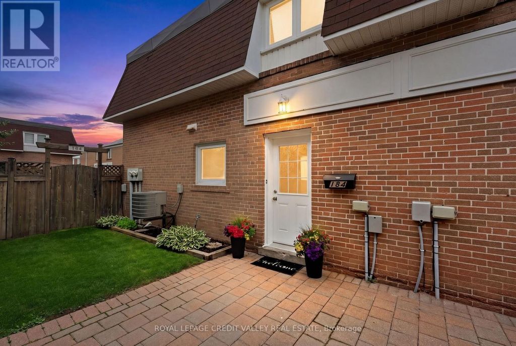 184 - 184 Town House Crescent, Brampton (brampton East)