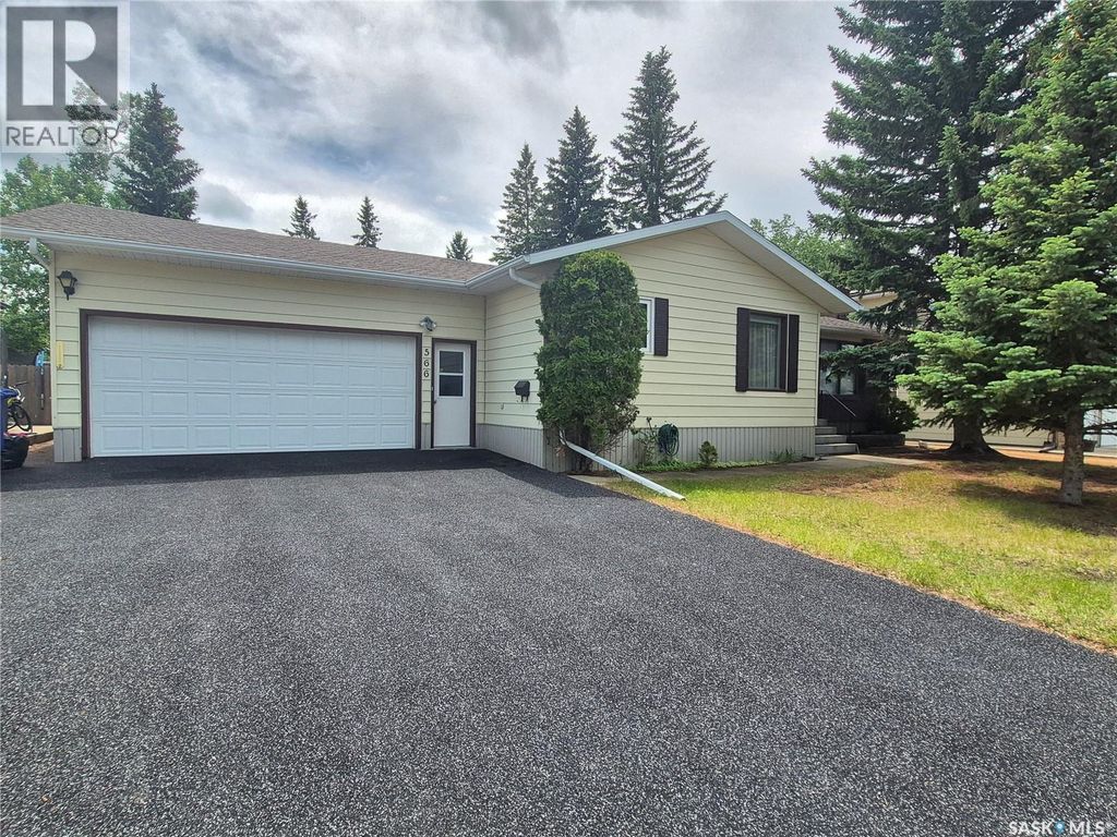 566 Dieppe Drive, Weyburn