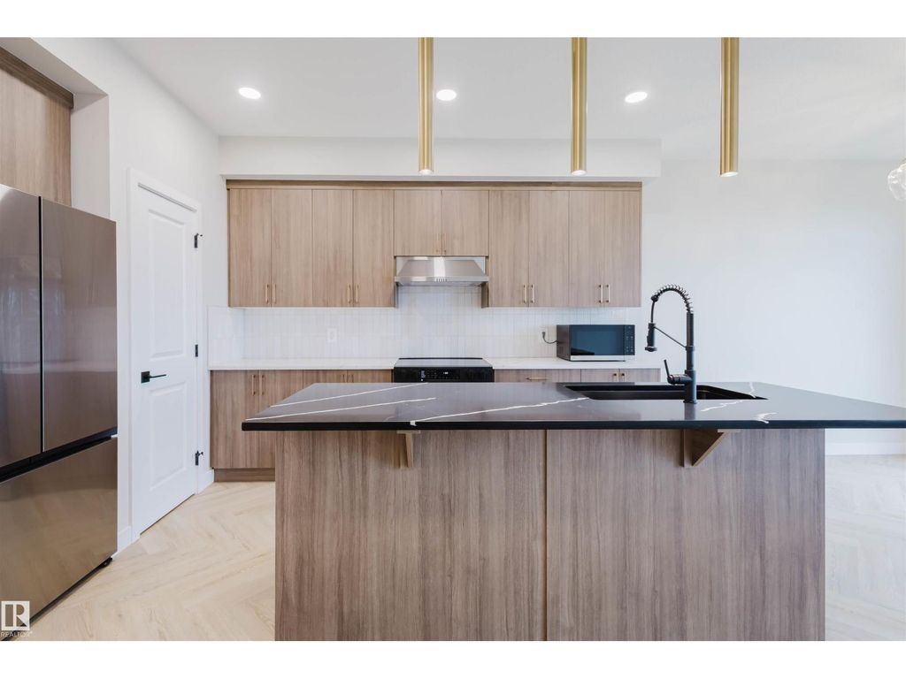 8298 Kiriak Lo Sw, Edmonton