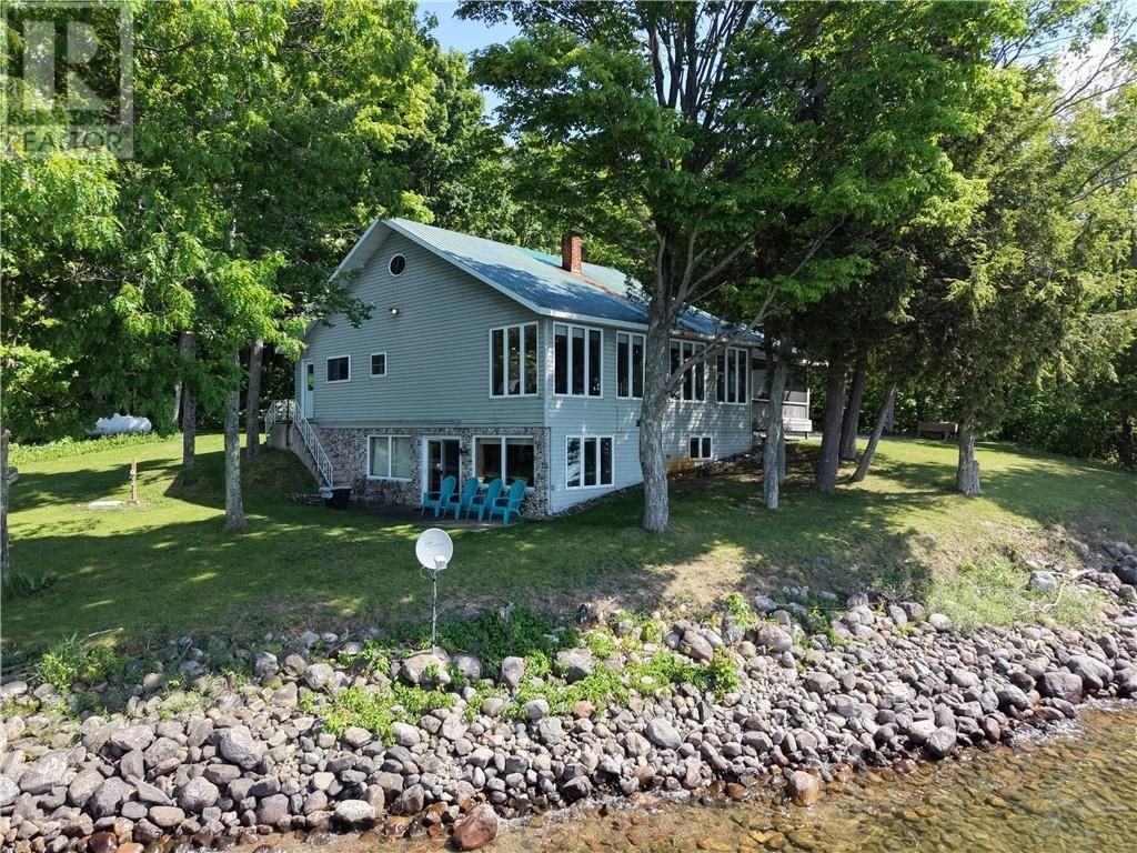 17 Beaton, Iron Bridge