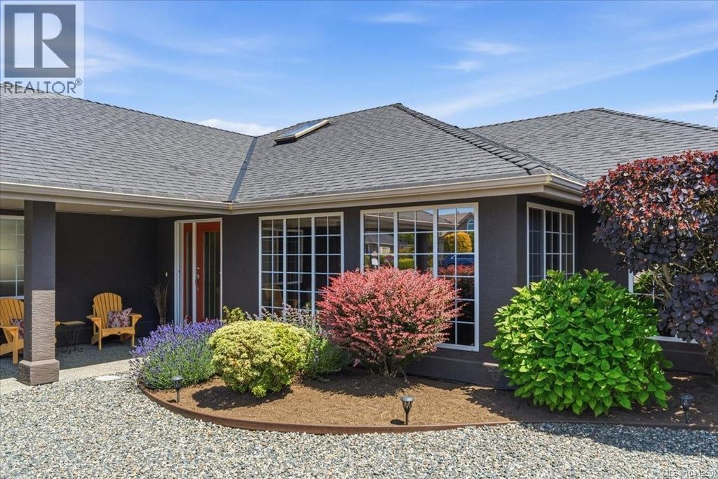 769 Anson Pl, Qualicum Beach