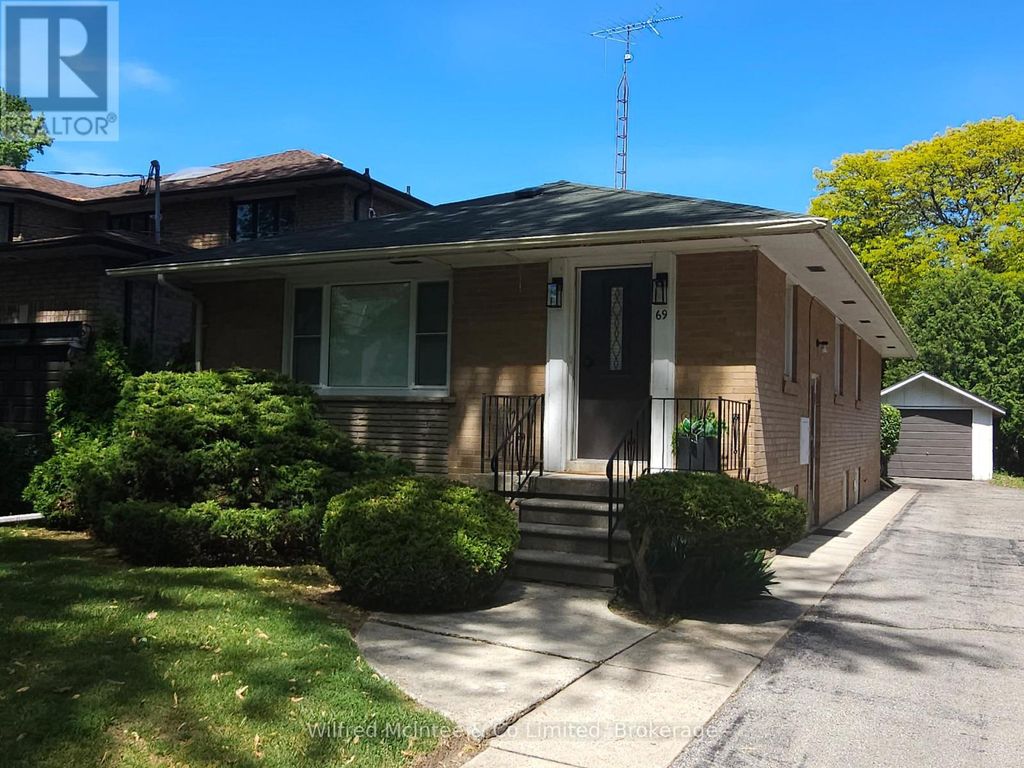 69 Haliburton Avenue, Toronto (islington-City Centre West)