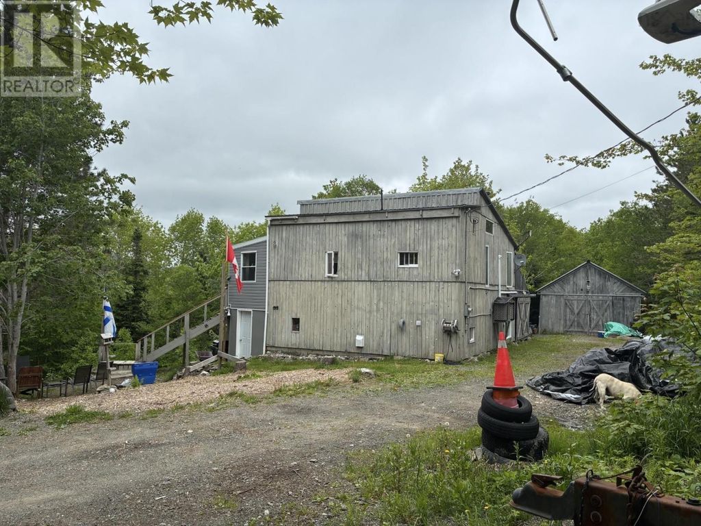 837 Meadow Road, North River
