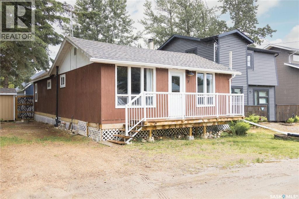 7 8th Street, Emma Lake