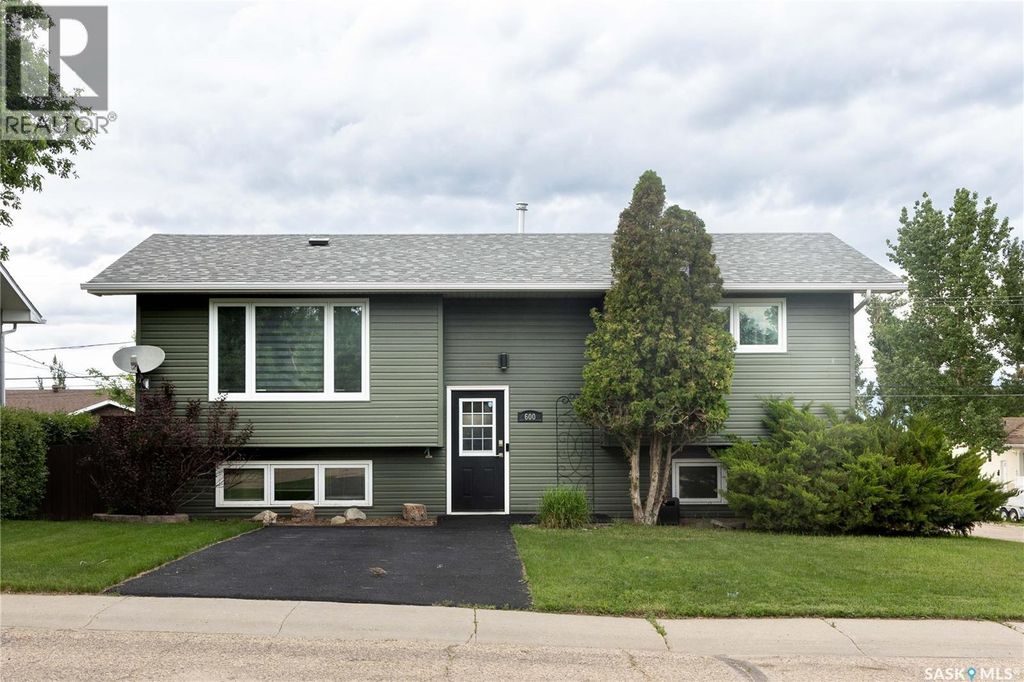 600 5th Avenue W, Assiniboia