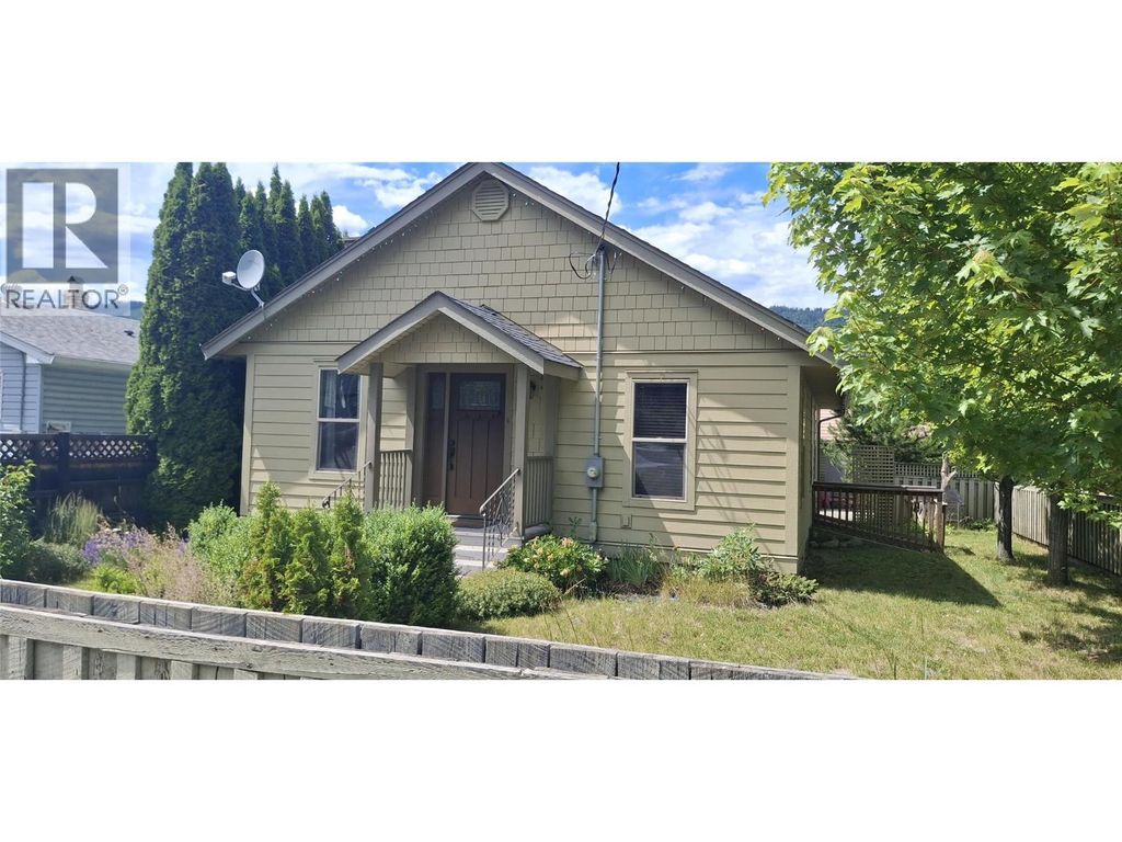 846 Okanagan Avenue, Chase