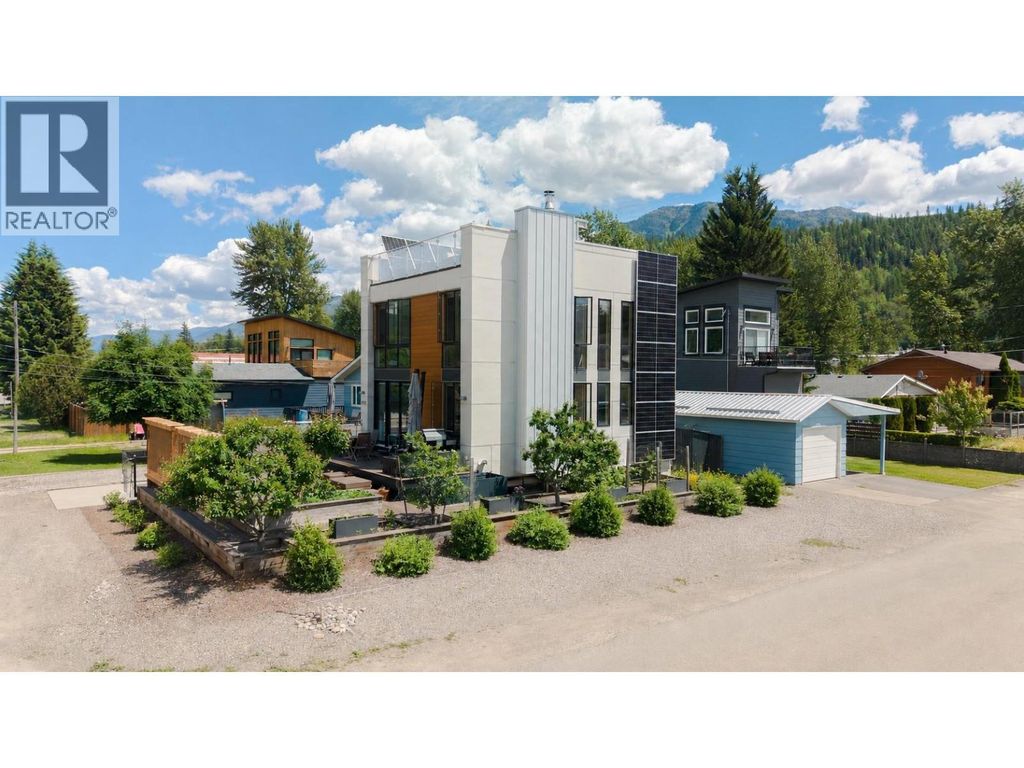 1502 2nd Avenue, Fernie
