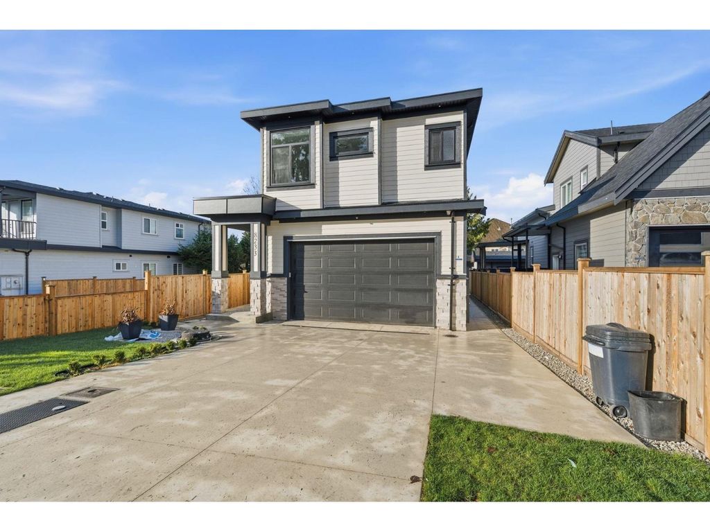 8233 114 Street, Delta