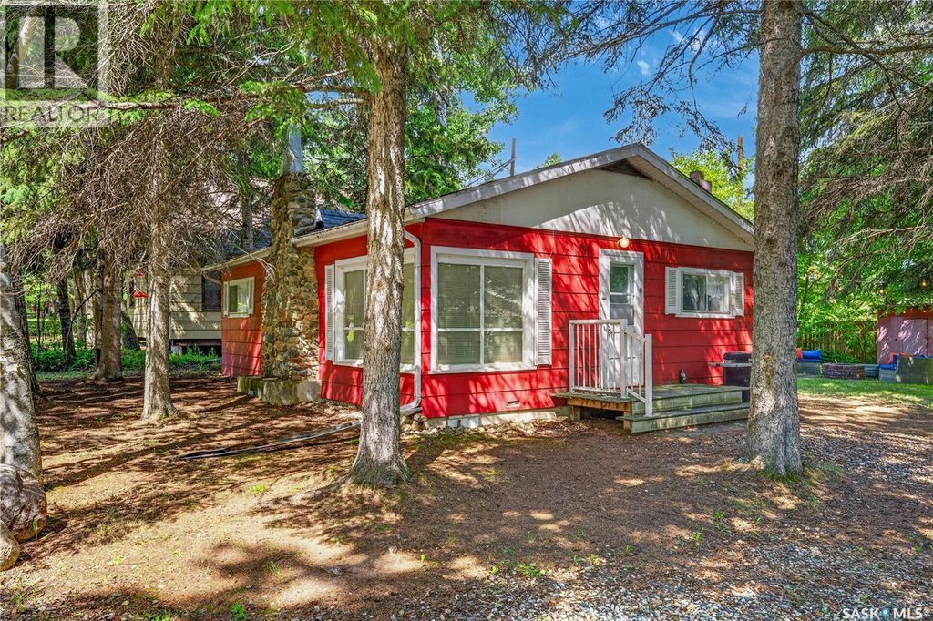 12 Mallard Avenue, Greenwater Provincial Park
