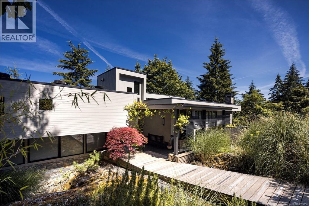 683 Steamer Dr, Central Saanich