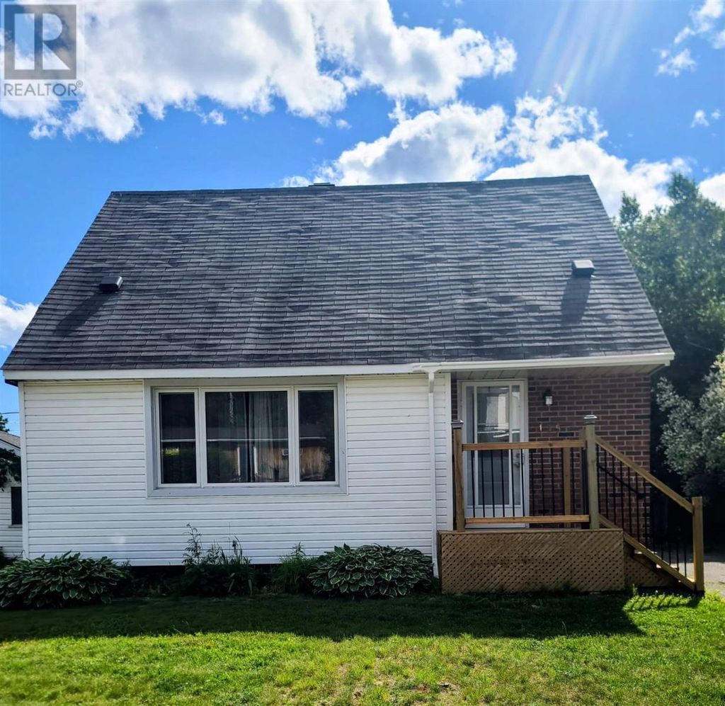 135 Dieppe Ave, Elliot Lake