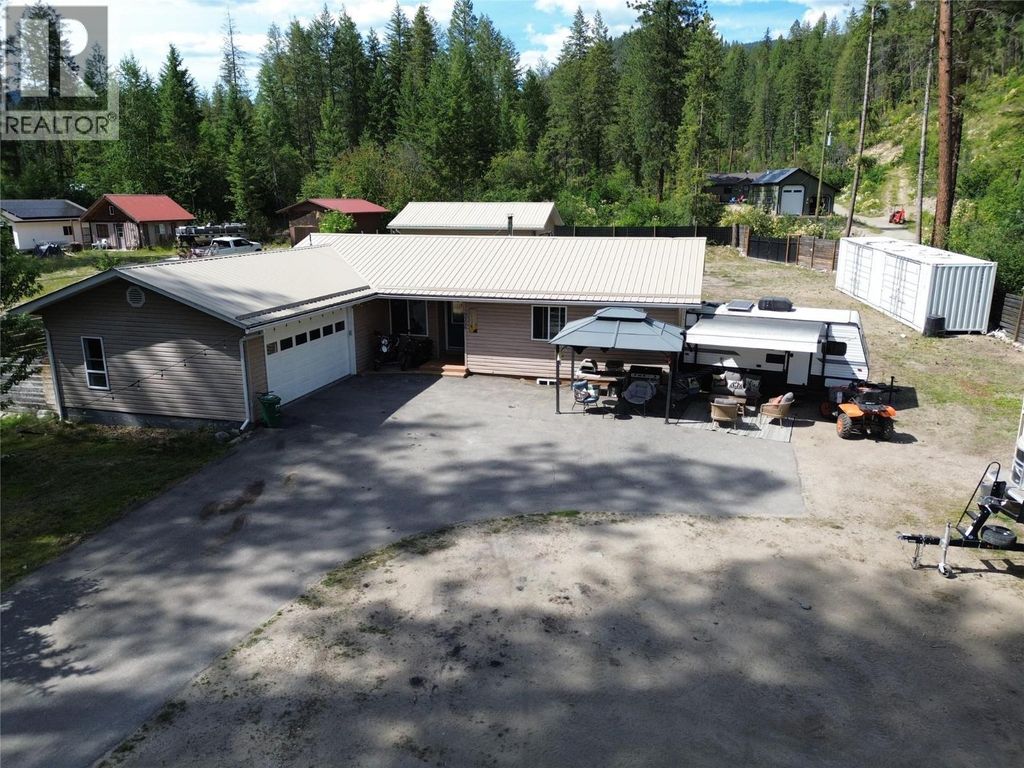 3356 East Lake Drive, Christina Lake