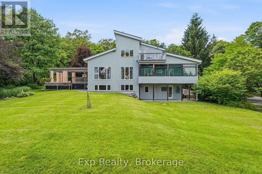 3282 Williamson Road, Hamilton Township