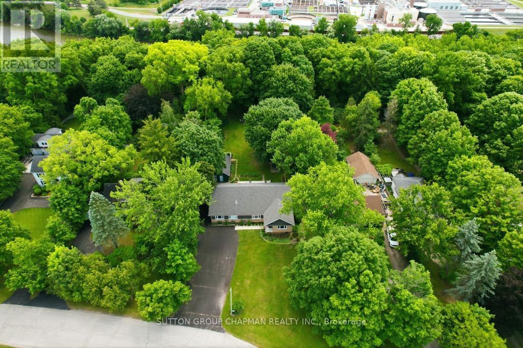 408 Old Riverside Drive, London North (north N)