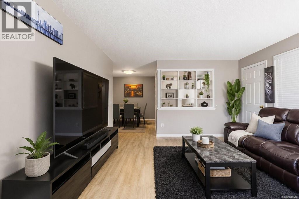 306 1525 Hillside Ave, Victoria
