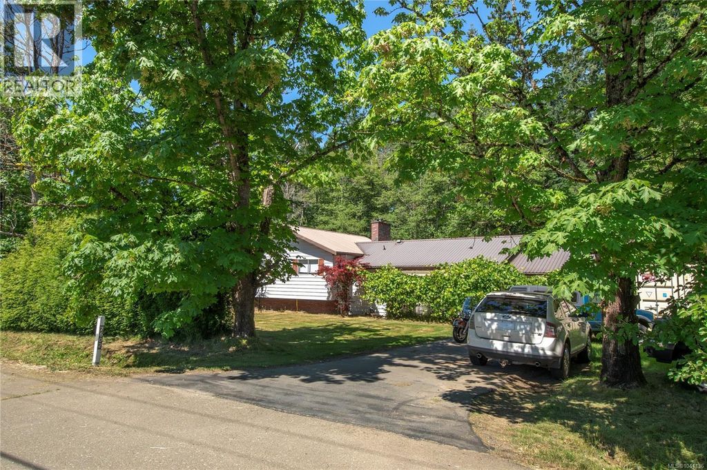 7602 Island Hwy N, Black Creek