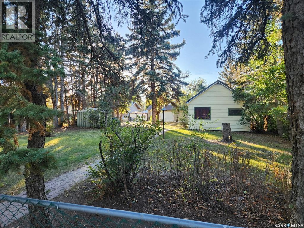 308 Pangman Street, Outlook