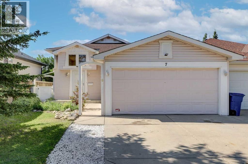 7 Canoe Close, Airdrie