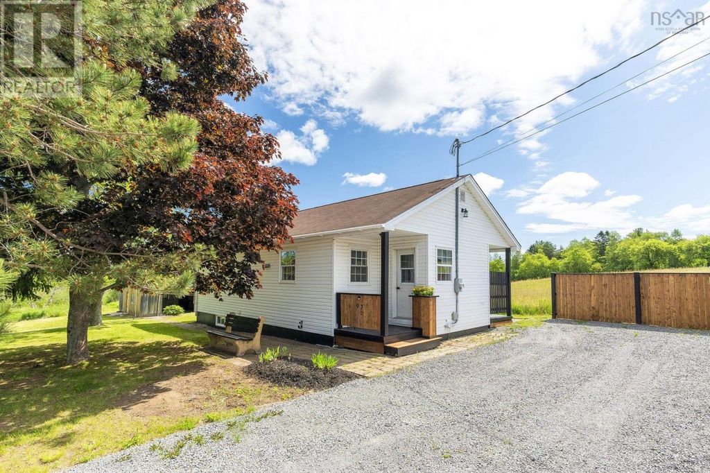 97 Panuke Road, Three Mile Plains