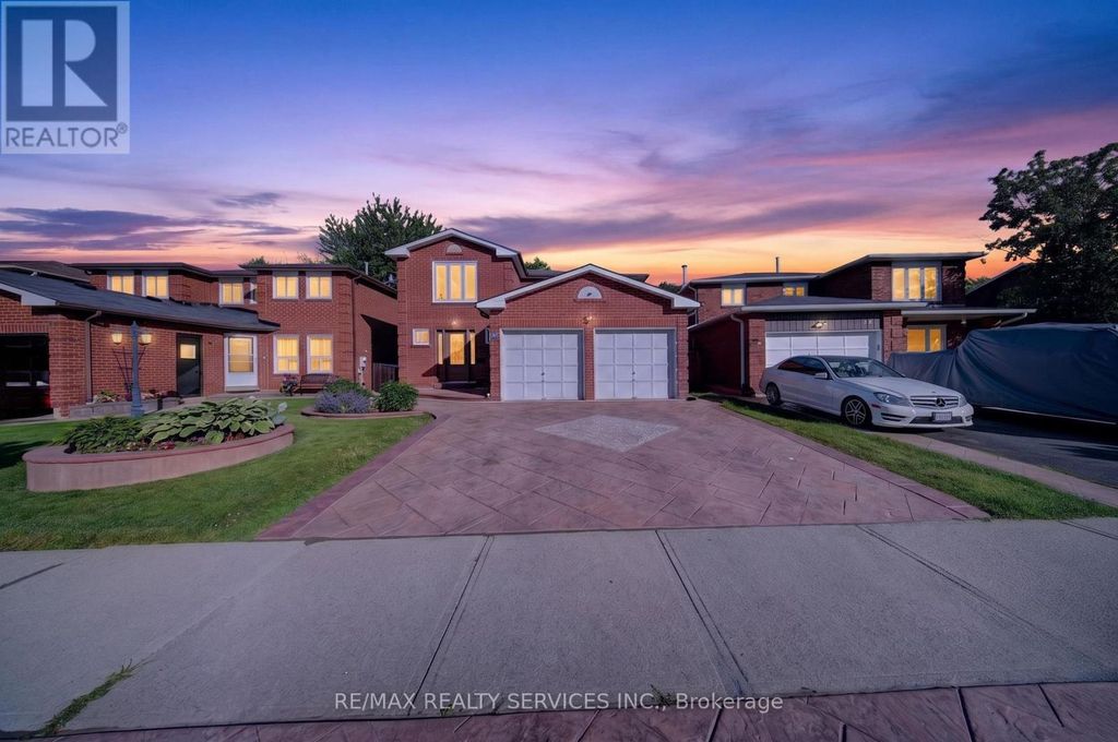 14 Gatesgill Street, Brampton (brampton West)