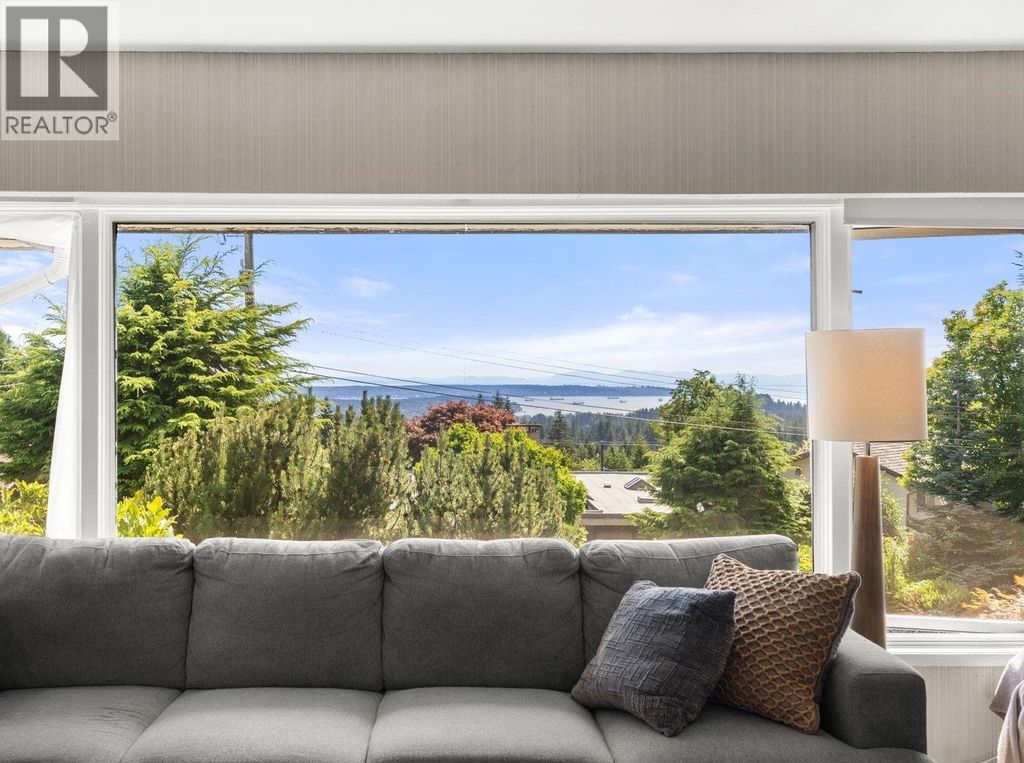 674 Blueridge Avenue, North Vancouver
