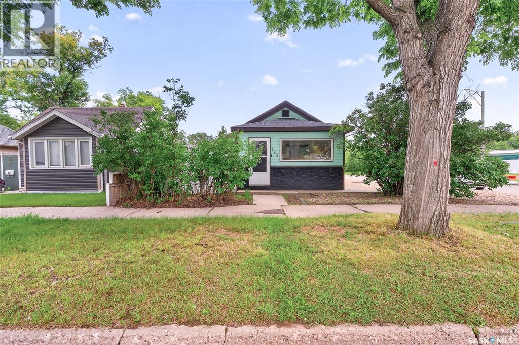 965 Stadacona Street W, Moose Jaw