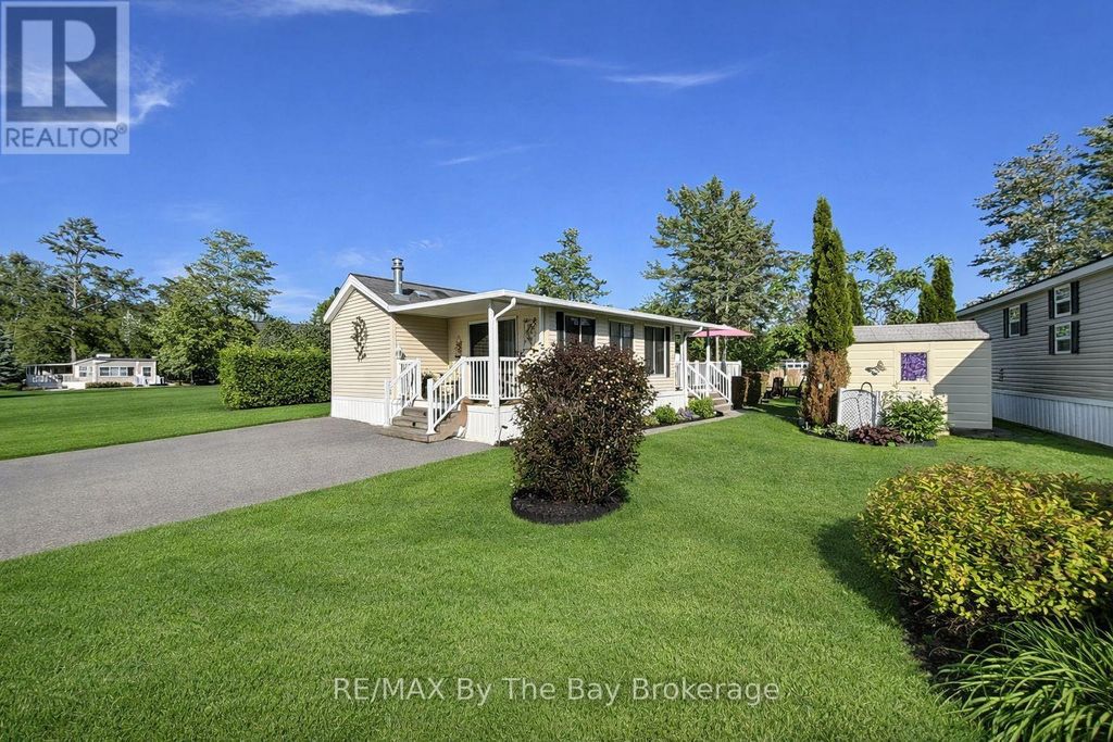 13 White Pines Trail, Wasaga Beach