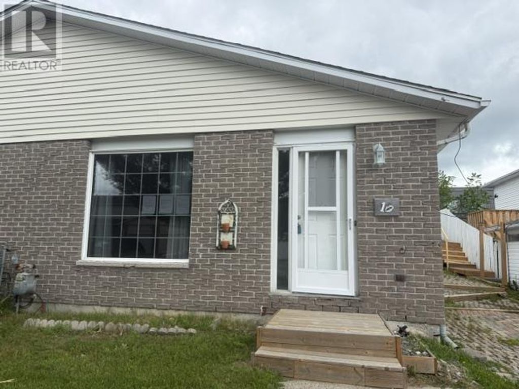 10 Farrell Cres, Elliot Lake