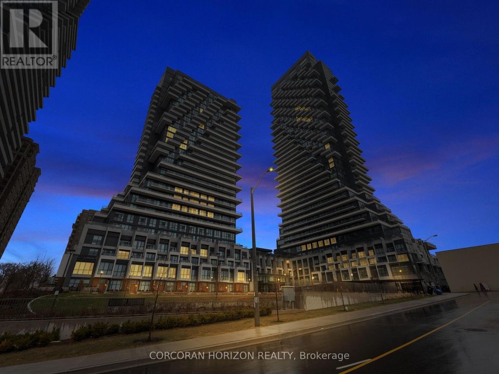 221 - 30 Inn On The Park Drive, Toronto (banbury-Don Mills)
