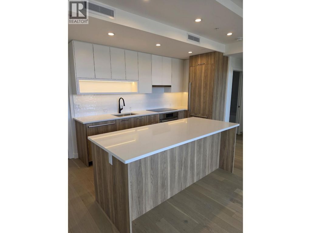 504 8398 Oak Street, Vancouver