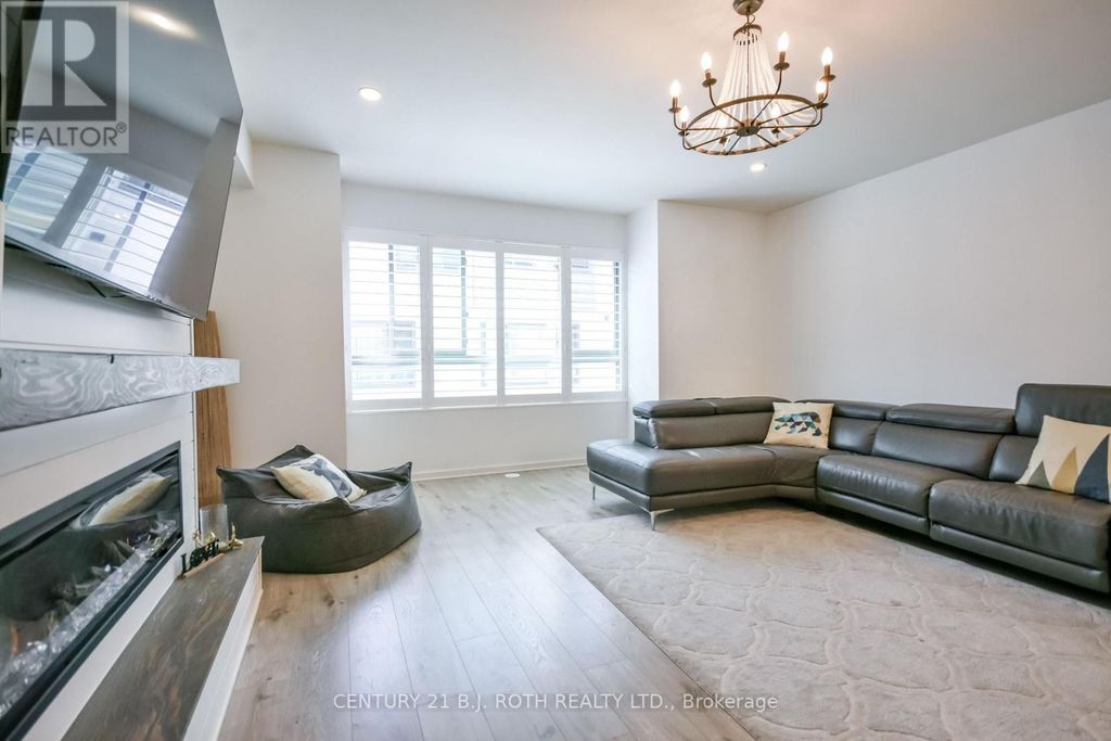 64 - 369 Essa Road, Barrie (holly)