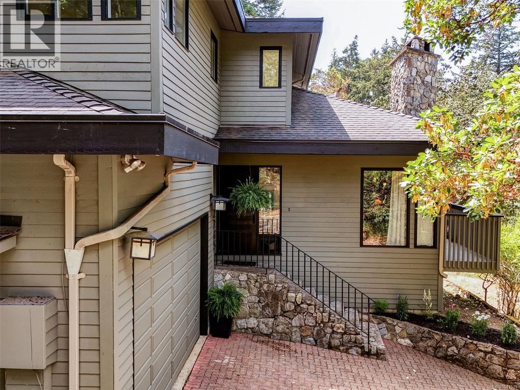 2745 Green Vale Ave, Saanich