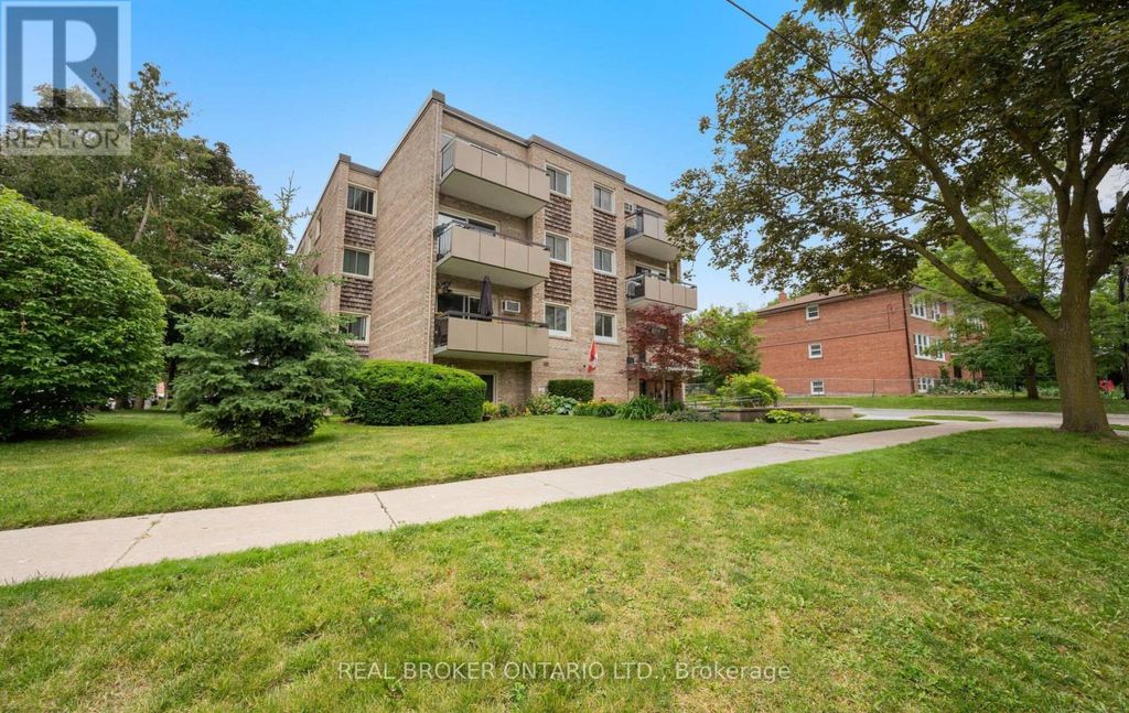 202 - 21 Elizabeth Street S, Richmond Hill (mill Pond)