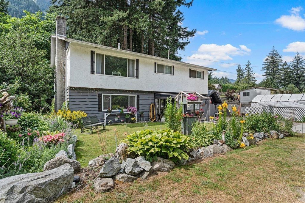 300 Robertson Crescent|hope, Hope