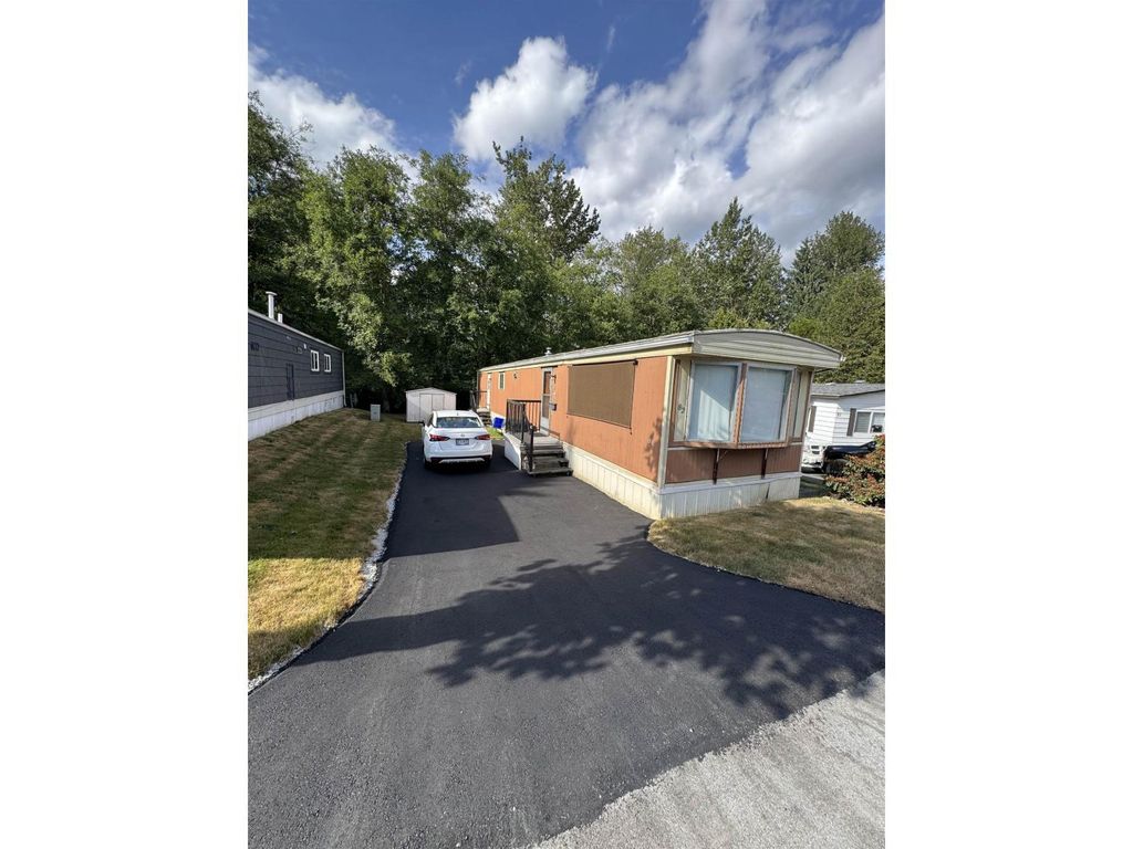 82 8220 King George Boulevard, Surrey