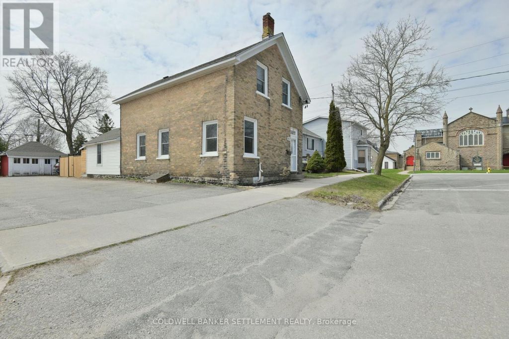 51 Main Street W, Smiths Falls