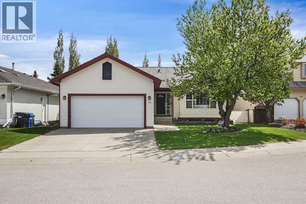 11 Strathmore Lakes Crescent, Strathmore
