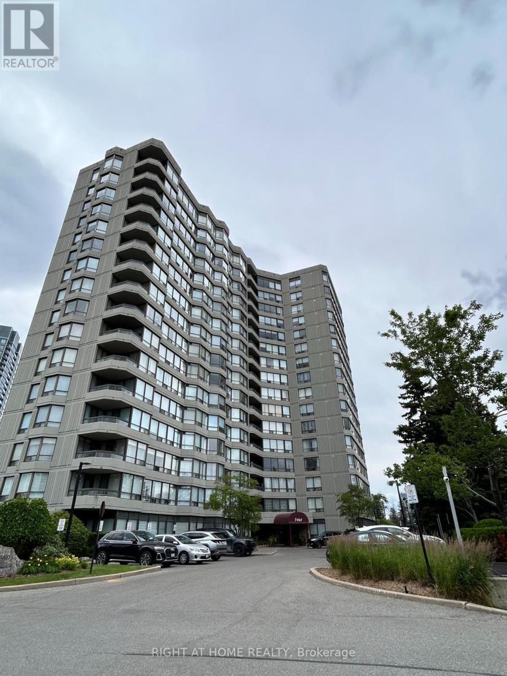 201 - 7460 Bathurst, Vaughan (brownridge)