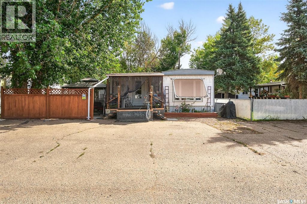 #b19 1455 9th Avenue Ne, Moose Jaw